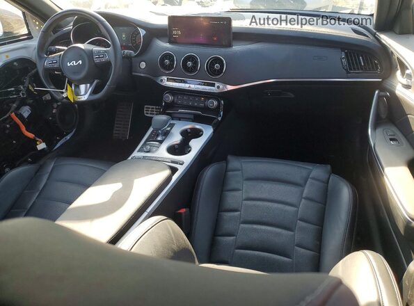 KNAE55LC8P6128758 2023 KIA STINGER Белый Вид панели приборов