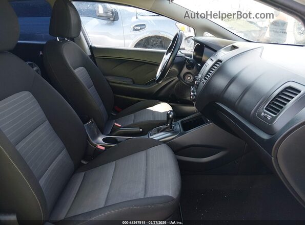 KNAFX5A86G5548022 2016 KIA FORTE Серый Вид салона спереди