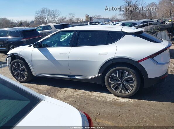 KNDC34LB3R5204686 2024 KIA EV6 White 