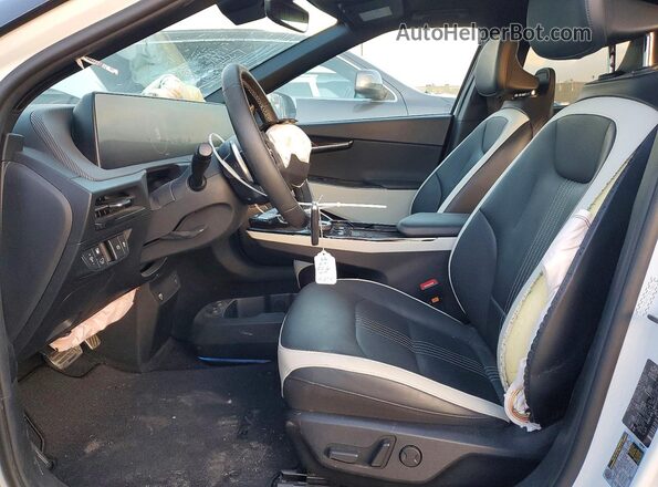KNDC4DLC3N5043384 2022 KIA EV6 Белый Вид салона спереди