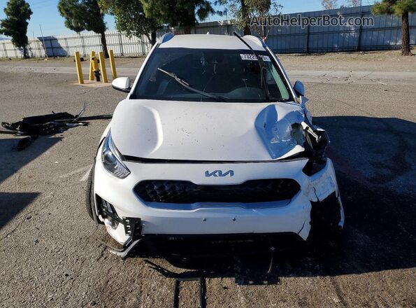 KNDCB3LC0N5547858 2022 KIA NIRO White Widok z przodu