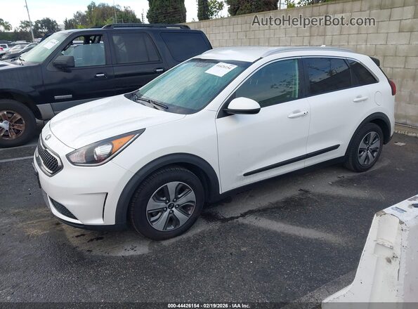 KNDCB3LC3K5246125 2019 KIA NIRO Белый Передняя левая четверть