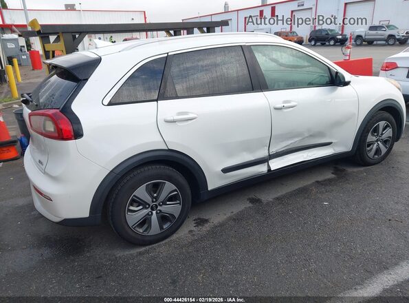 KNDCB3LC3K5246125 2019 KIA NIRO Белый Задняя правая четверть