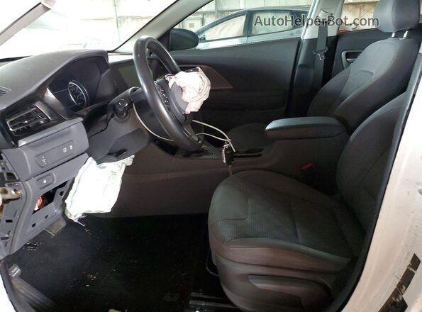 KNDCB3LC3M5479585 2021 KIA NIRO White Widok wnętrza z przodu