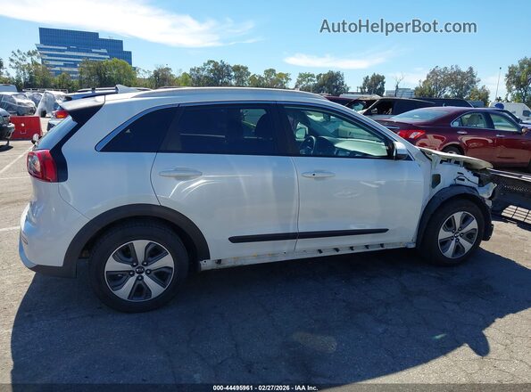 KNDCB3LC6K5302011 2019 KIA NIRO White 360 interior view