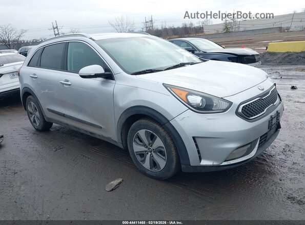 KNDCC3LC6H5072329 2017 KIA NIRO Серебряный Передняя правая четверть