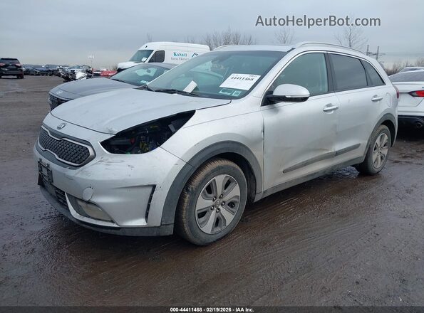 KNDCC3LC6H5072329 2017 KIA NIRO Серебряный Передняя левая четверть