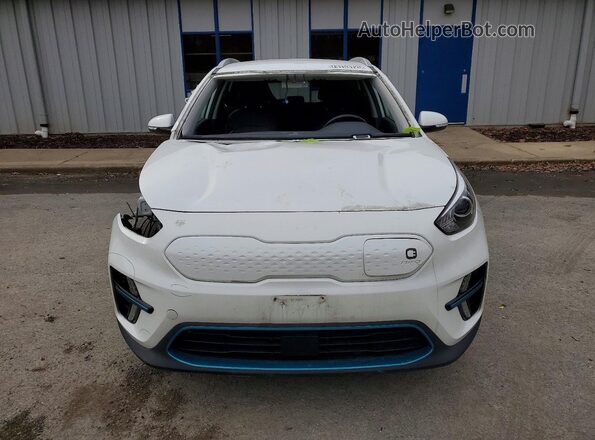 KNDCC3LG3N5159846 2022 KIA NIRO Белый Вид спереди