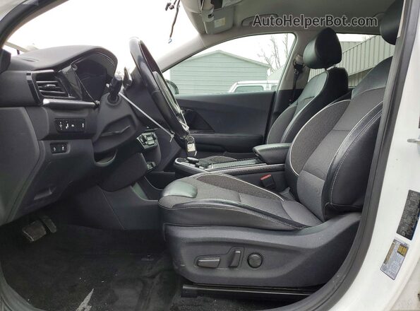 KNDCC3LG3N5159846 2022 KIA NIRO Белый Вид салона спереди