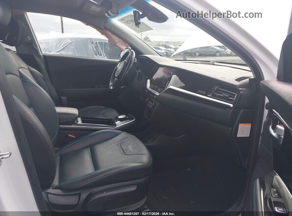 KNDCE3LG4L5047273 2020 KIA NIRO EV Белый Вид салона спереди