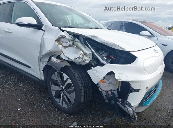 KNDCE3LG4L5047273 2020 KIA NIRO EV Белый Вид спереди