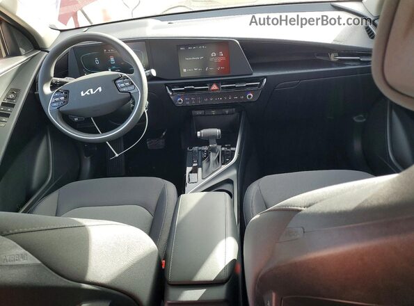 KNDCP3LE6R5184507 2024 KIA NIRO Красный Вид панели приборов