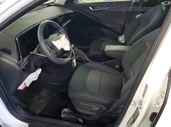 KNDCP3LE6S5232285 2025 KIA NIRO Белый Вид салона спереди