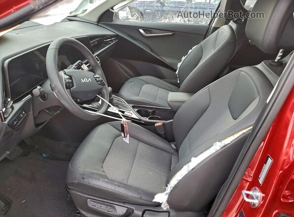 KNDCR3LE6S5298331 2025 KIA NIRO Красный Вид салона спереди