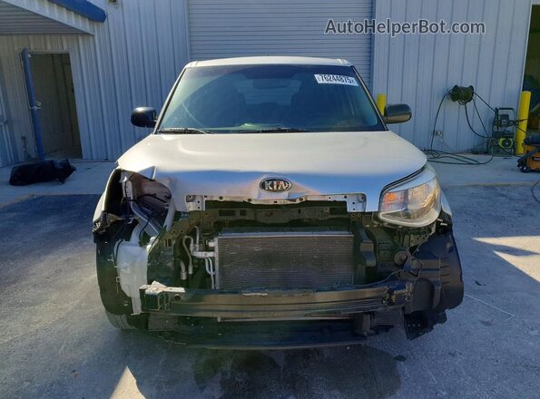 KNDJN2A20H7465415 2017 KIA SOUL Silver Widok z przodu