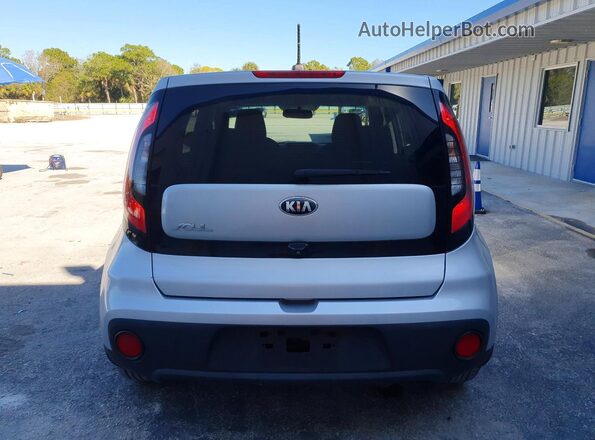 KNDJN2A20H7465415 2017 KIA SOUL Silver Widok z tyłu