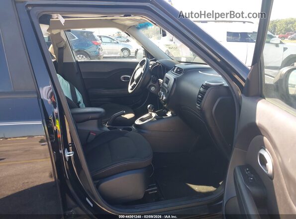 KNDJN2A24G7344949 2016 KIA SOUL Черный Вид салона спереди