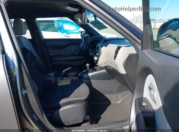 KNDJN2A27G7302002 2016 KIA SOUL Серый Вид салона спереди