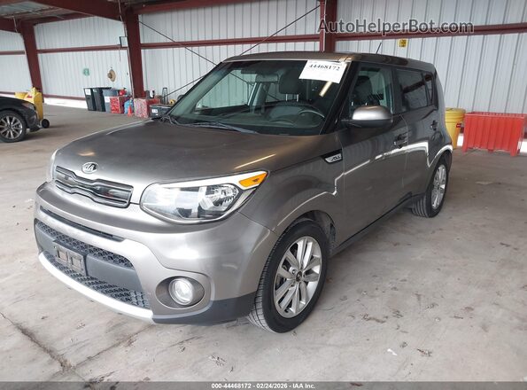 KNDJP3A56J7538366 2018 KIA SOUL Серый Вид спереди