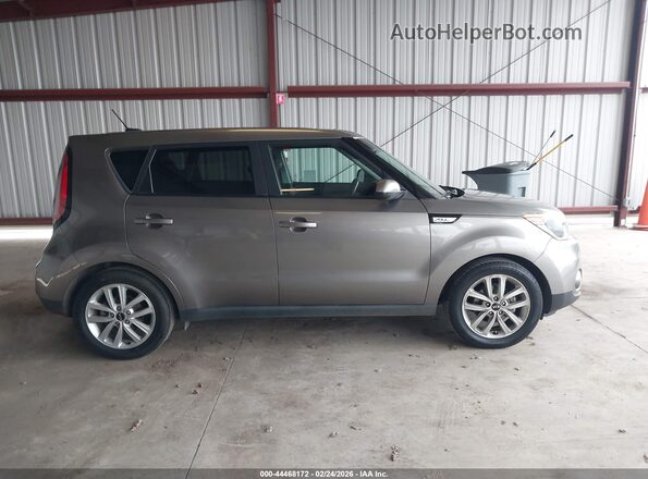 KNDJP3A56J7538366 2018 KIA SOUL Серый Вид задней части салона