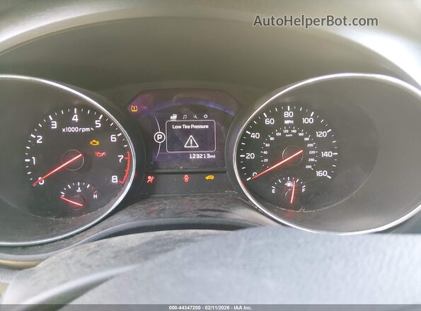 KNDMB5C12H6315694 2017 KIA SEDONA White Widok tylnych siedzeń