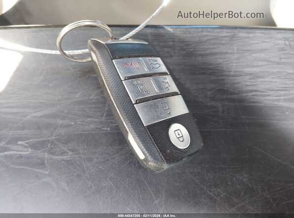 KNDMB5C12H6315694 2017 KIA SEDONA White Widok deski rozdzielczej
