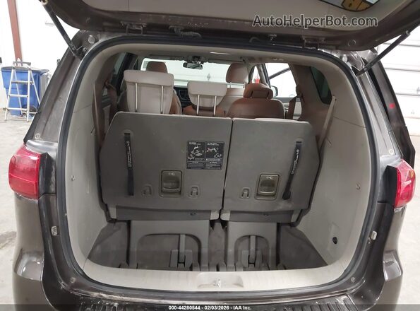 KNDMB5C12J6374783 2018 KIA SEDONA Коричневый 