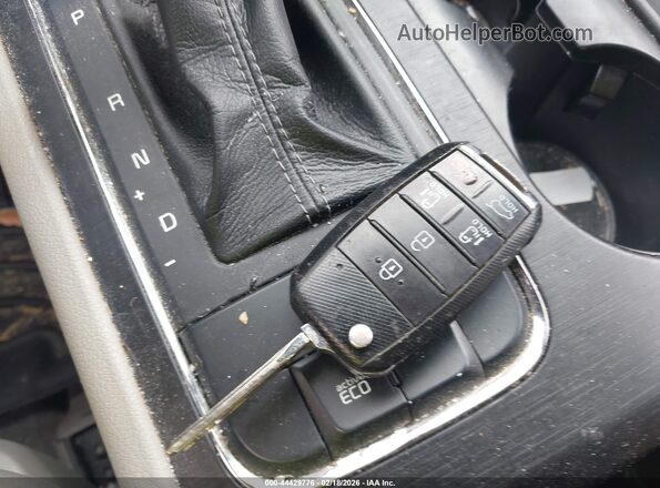 KNDMB5C14H6227570 2017 KIA SEDONA Серебряный Вид панели приборов