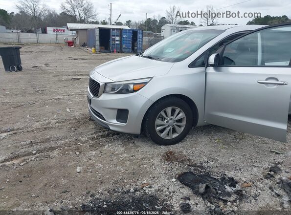 KNDMB5C14H6227570 2017 KIA SEDONA Серебряный Вид спереди