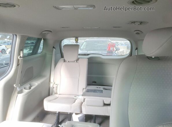 KNDMB5C14J6389379 2018 KIA SEDONA White Widok tylnych siedzeń
