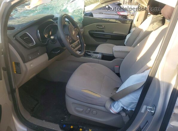 KNDMB5C17G6163233 2016 KIA SEDONA Серебряный Вид салона спереди
