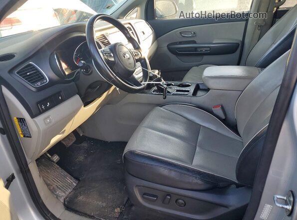 KNDMB5C17K6510522 2019 KIA SEDONA Silver Front interior view