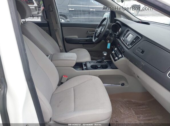 KNDMB5C18J6374786 2018 KIA SEDONA Белый Вид салона спереди
