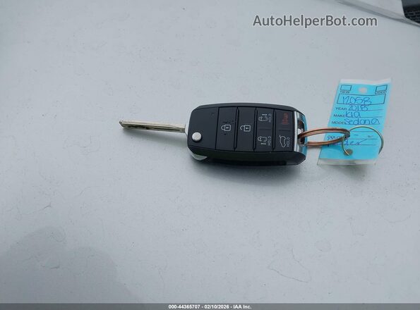 KNDMB5C18J6374786 2018 KIA SEDONA Белый Вид панели приборов