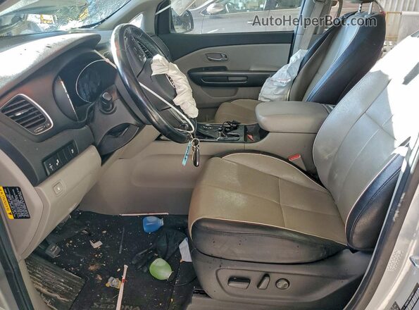 KNDMB5C18M6672467 2021 KIA SEDONA Silver Front interior view