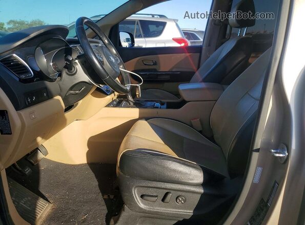 KNDMC5C1XG6100446 2016 KIA SEDONA Кремовый Вид салона спереди