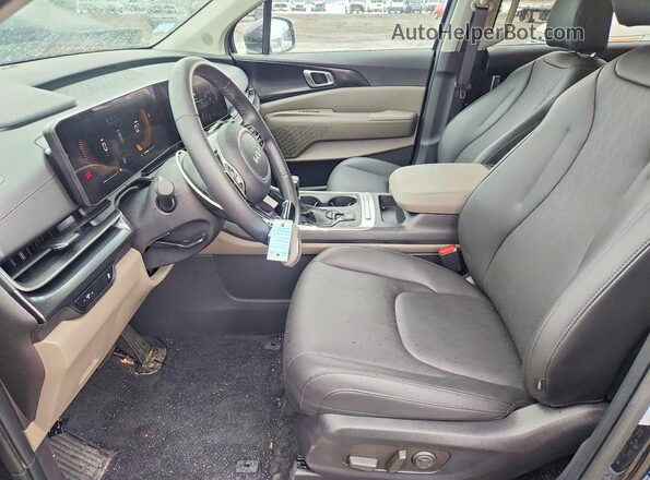KNDNB5K31S6535343 2025 KIA CARNIVAL Угольный Вид салона спереди