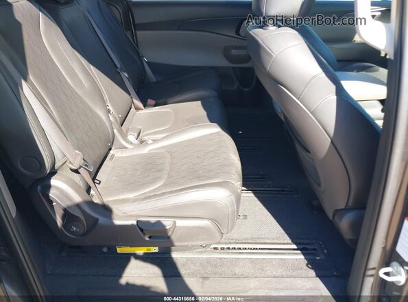KNDNB5K36S6523477 2025 KIA CARNIVAL MPV Черный Вид наклейки с VIN-кодом
