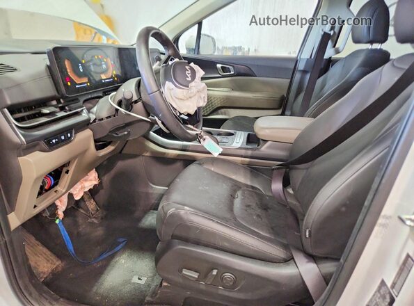 KNDNB5KA3T6120301 2026 KIA CARNIVAL Белый Вид салона спереди