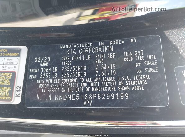 KNDNE5H33P6299199 2023 KIA CARNIVAL MPV Black Widok komory silnika