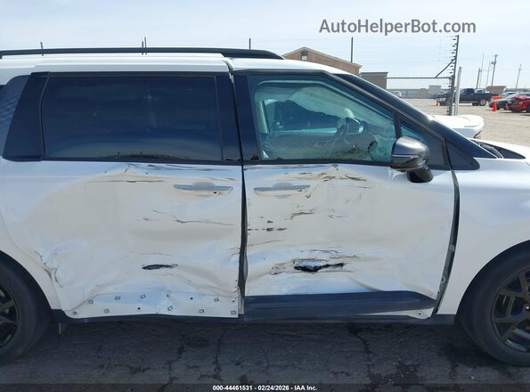 KNDNE5K30S6486076 2025 KIA CARNIVAL MPV White Widok wnętrza z tyłu