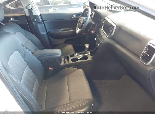 KNDPM3AC6N7002301 2022 KIA SPORTAGE Белый Вид салона спереди