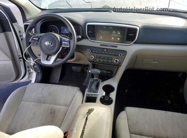 KNDPMCAC1M7896982 2021 KIA SPORTAGE Белый Вид панели приборов
