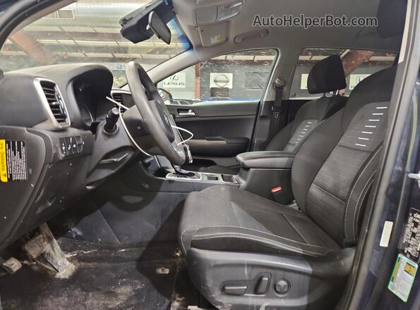 KNDPMCAC2N7017832 2022 KIA SPORTAGE Синий Вид салона спереди