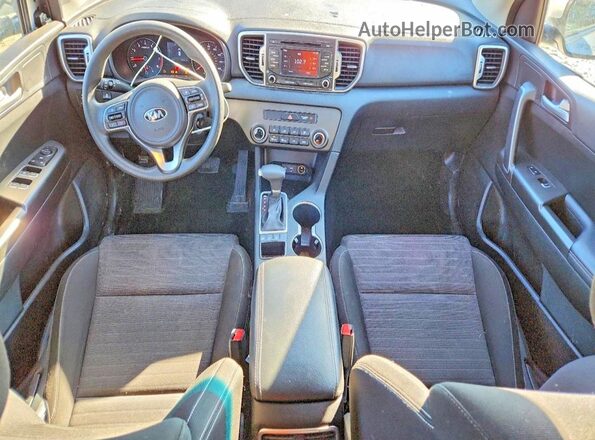 KNDPMCACXJ7489352 2018 KIA SPORTAGE Серебряный Вид панели приборов