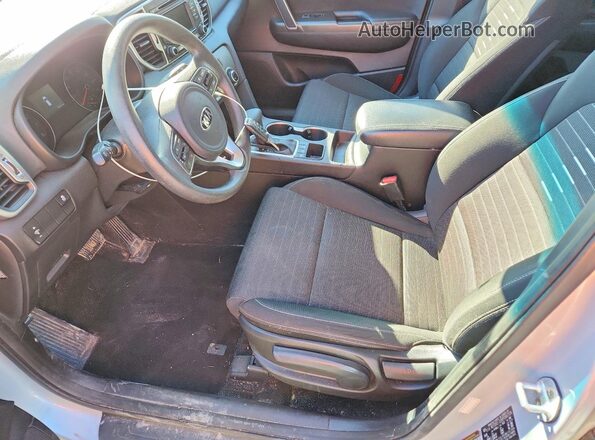 KNDPMCACXJ7489352 2018 KIA SPORTAGE Серебряный Вид салона спереди