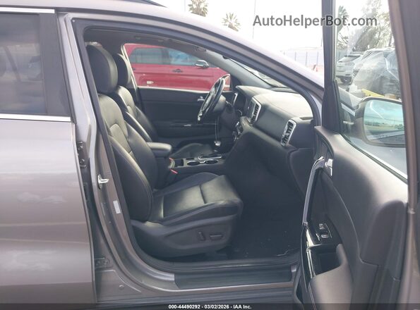 KNDPN3AC5K7512602 2019 KIA SPORTAGE Серебряный Вид салона спереди