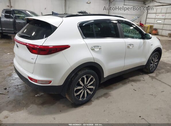 KNDPNCAC0J7482097 2018 KIA SPORTAGE Белый Задняя правая четверть