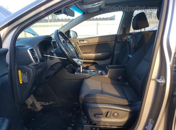 KNDPNCAC0N7963781 2022 KIA SPORTAGE Серебряный Вид салона спереди
