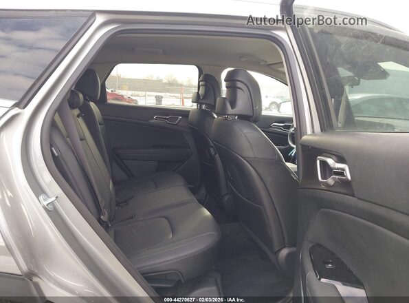 KNDPVCDF2R7286731 2024 KIA SPORTAGE Silver Widok naklejki z numerem VIN